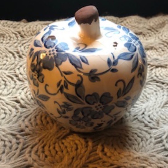 *HOST PICK* Aged Floral Apple Piece *NEW* - Picture 1 of 4